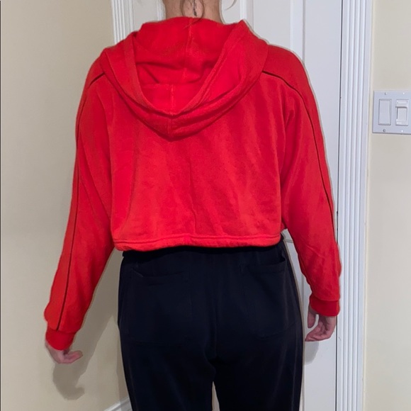 Red forever 21 cropped zip up hoodie - Picture 2 of 3